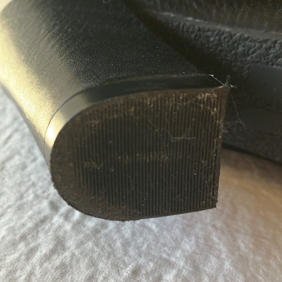 Kate Spade: Black Pebbled Leather Mannie Bow boots- 8.5 - Picture 14 of 16